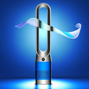 Blau-silberner Turmventilator von vorne mit blauem Hintergrund