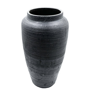 Schwarze Vase schräg von oben