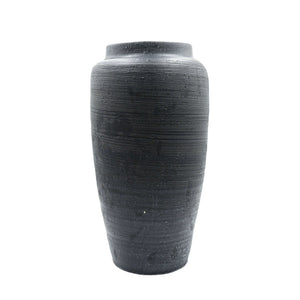 Schwarze Vase von vorne