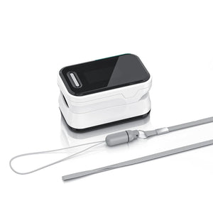 Weisser Pulsmesser mit digital Bildschirm mit grauem Befestigungsband