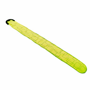 Gelbes Reflektor-Lichtband ausgerollt