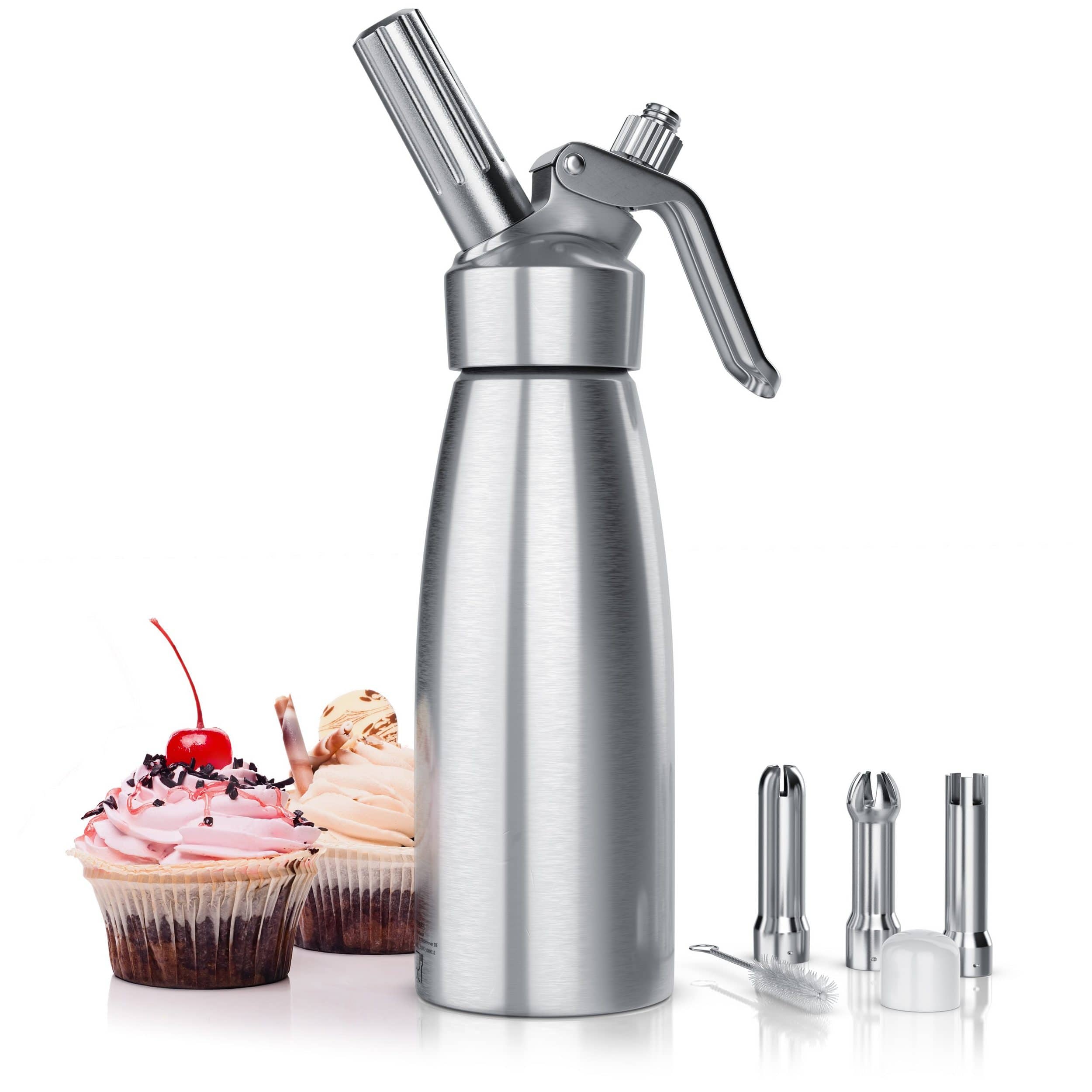 Silberner Sahnespender mit drei Aufsätzen und zwei Cupcakes