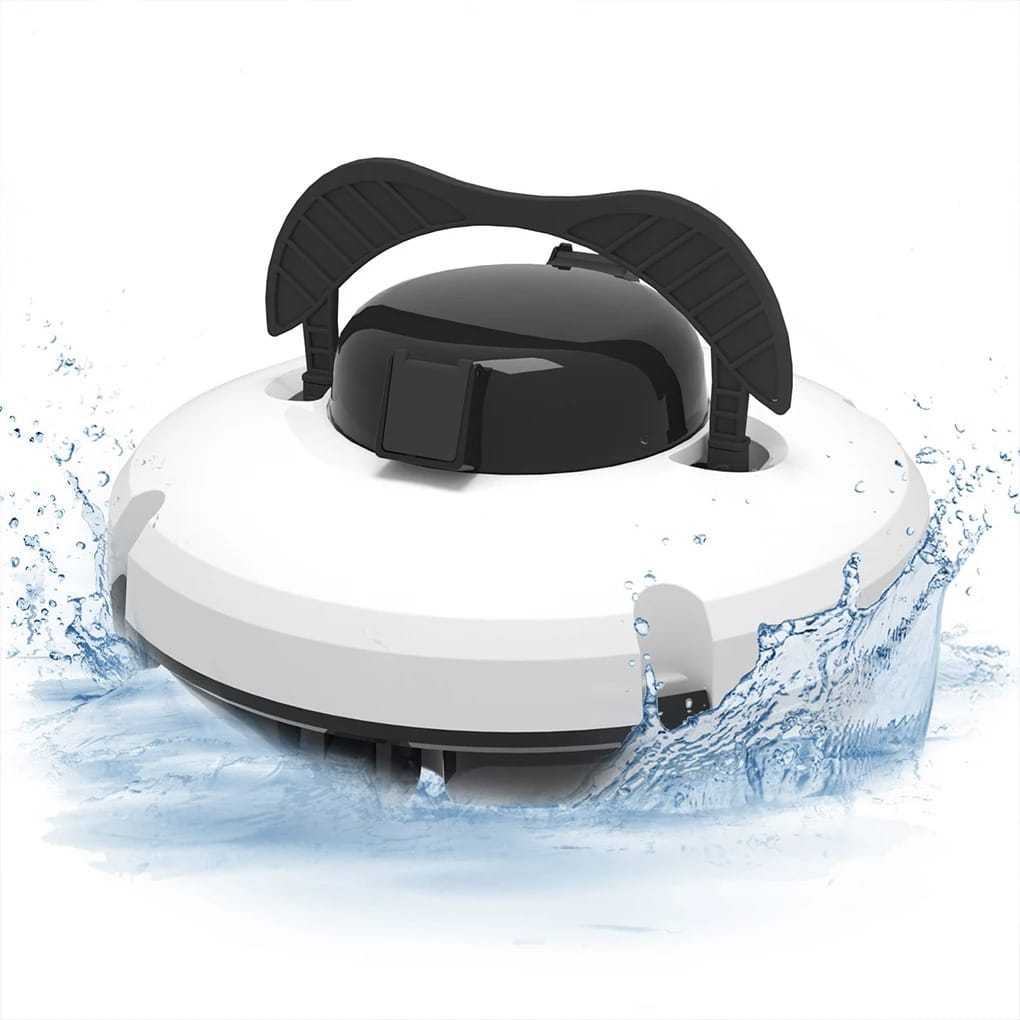 Weiss-schwarzer Poolroboter der gerade ins Wasser fällt