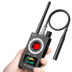 Schwarzes, handgehaltenes RF-Wanzendetektor-Gerät mit Antenne und Anzeige, das Signale zur Abhörgerätesuche misst