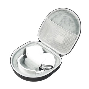 Schwarze Reisetasche für Kopfhörer mit Beispiel-Kopfhörern und grauem Innenstoff