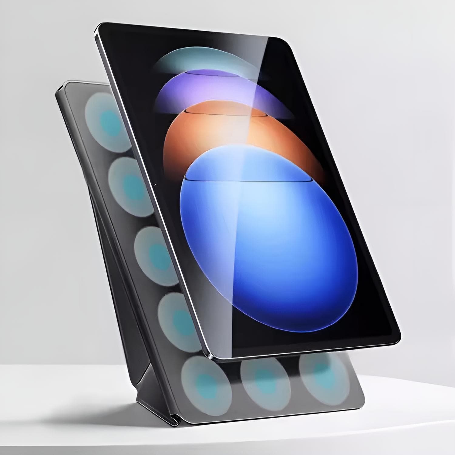 Schwarze, aufstellbare iPad-Hülle mit silbernem iPad 