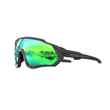Grüne Sport-Sonnenbrille mit schwarzem Gestell
