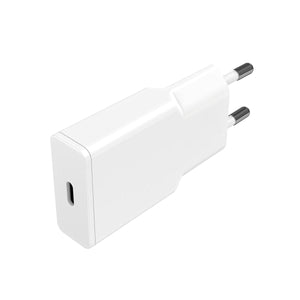 Weisser Stecker mit USB-C Anschluss von anderer Perspektive
