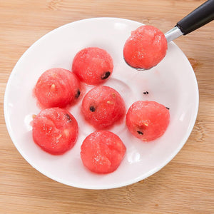 Ausgestochene Wassermelonen Kugeln auf einem Teller
