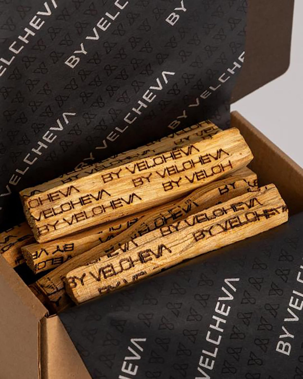 Holz-Duftstäbchen in Kartonverpackung