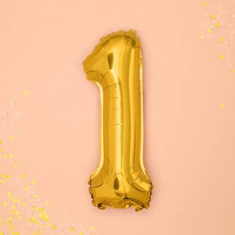 Goldener "1" Ballon auf rosa Hintergrund