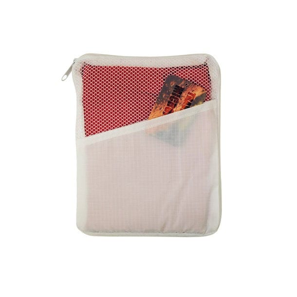Rotes Mikrofasertuch in weissem Etui mit Reißverschluss und Netzfach