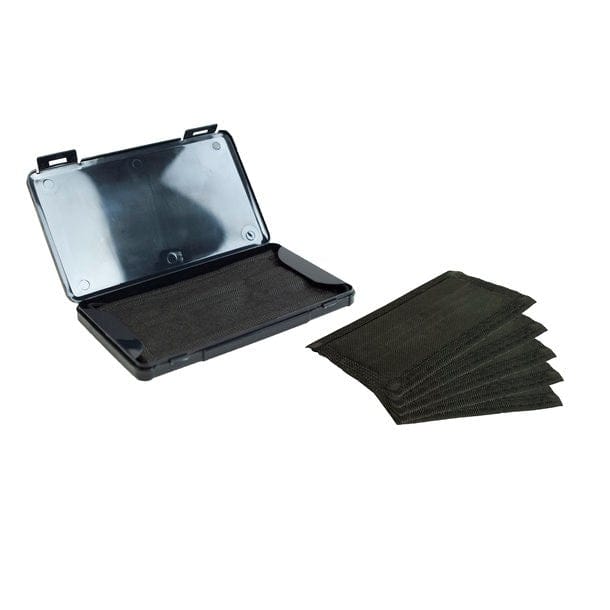Fünf schwarze Masken Set mit schwarzer Aufbewahrungsbox