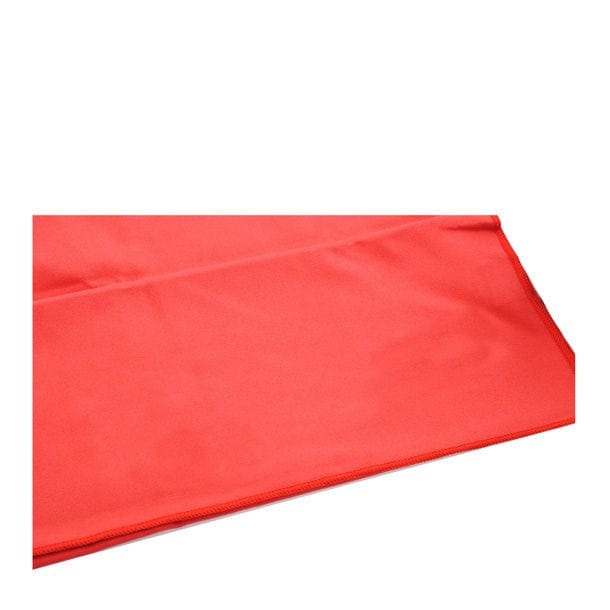 Rotes Mikrofasertuch ausgepackt