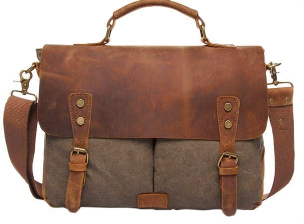 Edle, braune Ledertasche mit goldenen Details und grossem Schultergurt