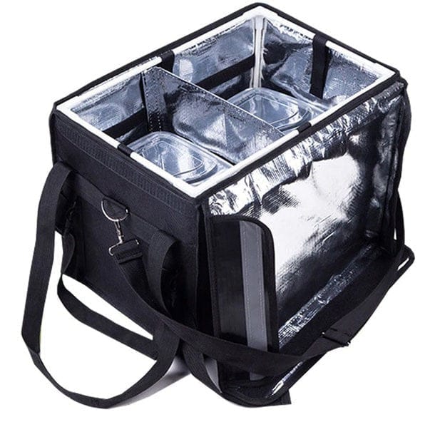 Schwarze, geöffnete Kuriertasche mit Reissverschluss, Schultergurt und silbernem Innenmaterial