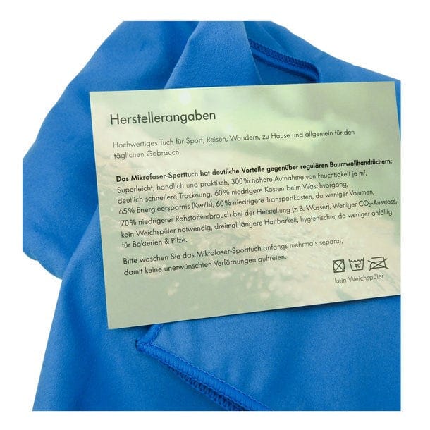 Blaues Mikrofasertuch ausgepackt mit den Herstellerangaben 