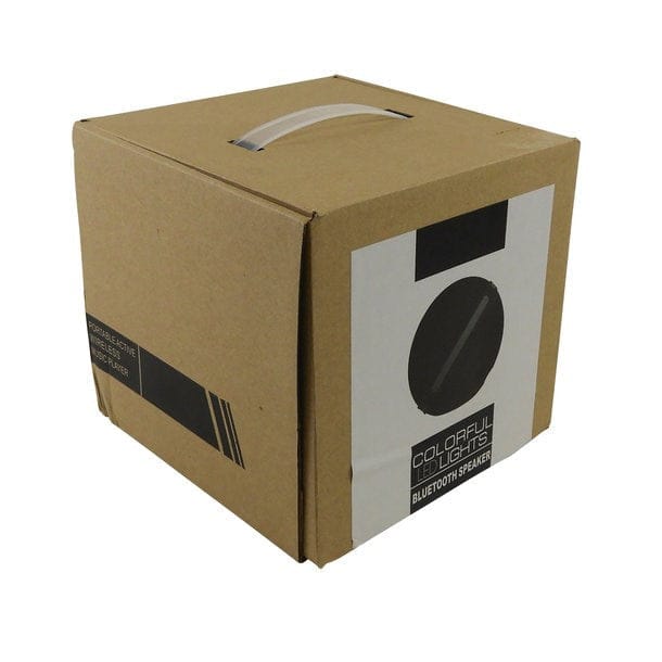 Schwarzer Lautsprecher in Form einer Kugel in der Kartonverpackung