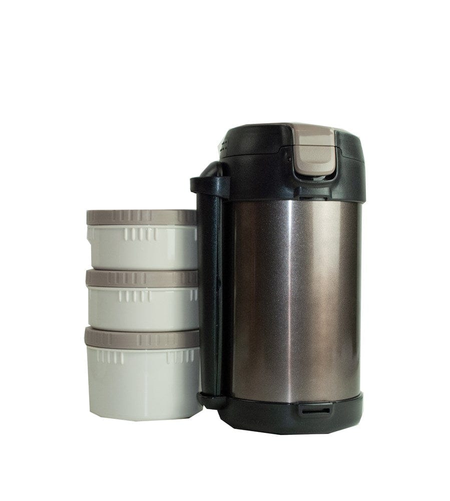 Schwarze Lunchbox mit Besteckset und drei Vorratsdosen