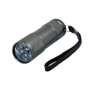 Graue Taschenlampe mit schwarzer Schnur