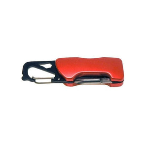 Rückseite von rotem Karabiner mit schwarzen und silbernen Details und einer integrierten Taschenlampe