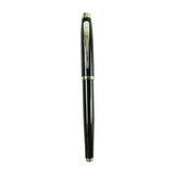 Eleganter, schwarzer Stift mit Deckel und silbernen Details