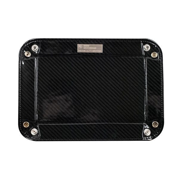 Ausgeklappte, elegante, schwarze Pultschale aus Leder mit silbernem Schild in einem Karbonmuster