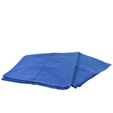 Blaues Mikrofasertuch ausgepackt