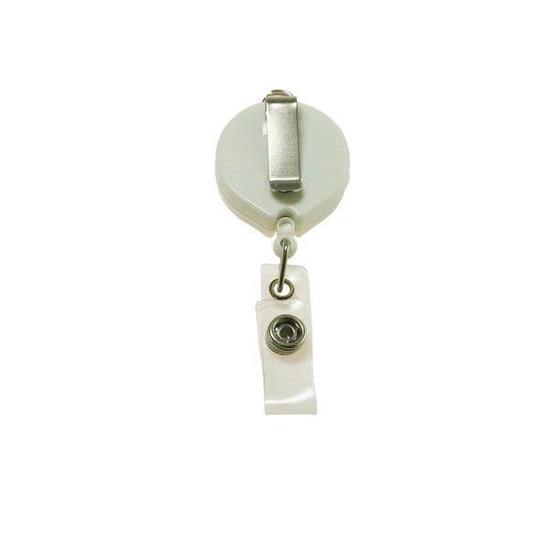 Weißer Badgehalter mit Clip auf der Rückseite und Druckknopfverschluss, ausziehbar von hinten